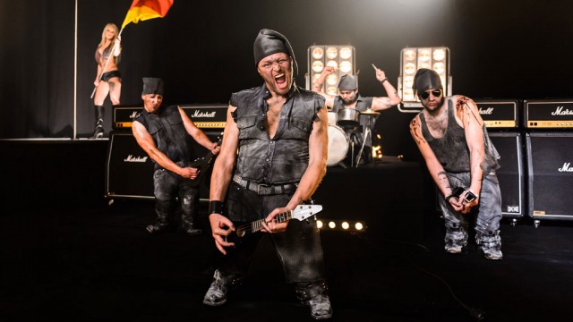 Hunderte Fans stürmen Rammstein-Shop in Wien 